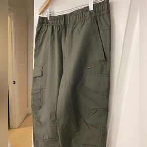 Nike Utility Cargo Pant Jogger in Olive Green Sequoia